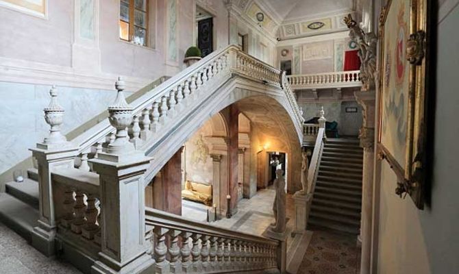 Scalone d'ingresso di Palazzo Tornielli