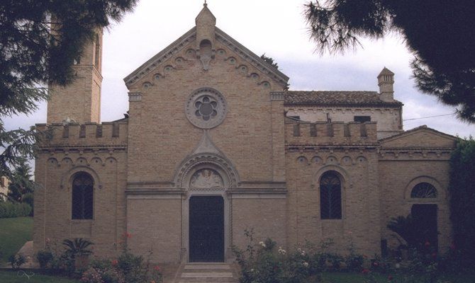 Fermo, facciata dell'Abbazia di San Marco alle Paludi