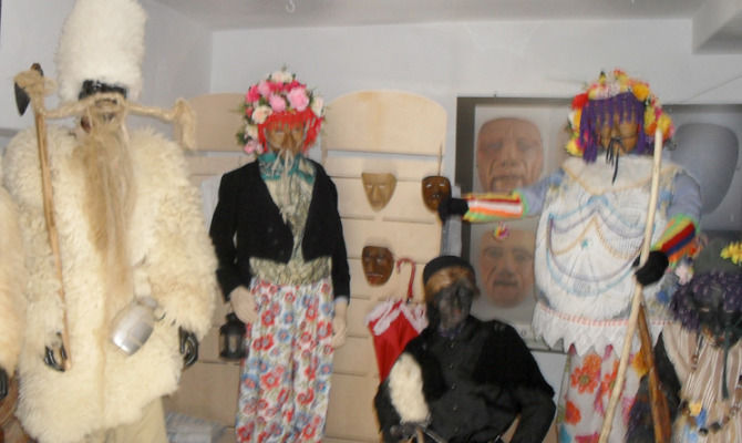 Maschere e costumi del carnevale di Schignano<br>
