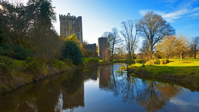 Cork fiume con castello