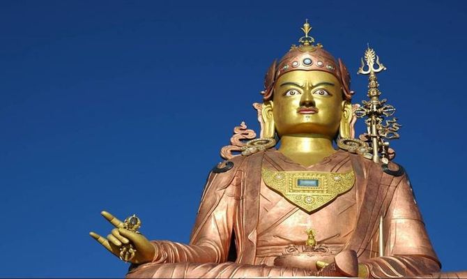 statua di Guru Padmasambhava, protettore del Sikkim
