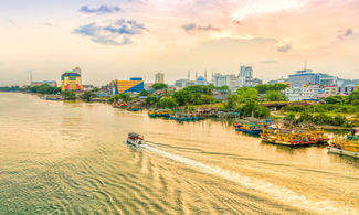 Viaggiare in Malesia, dai mercati ai monsoni