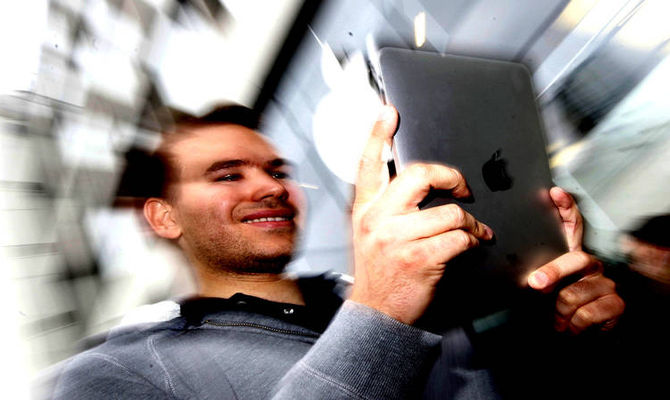 Ragazzo con iPad