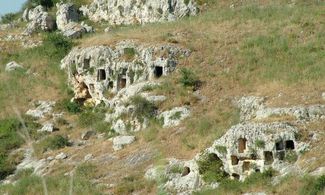 Pantalica: le necropoli scavate sui monti 