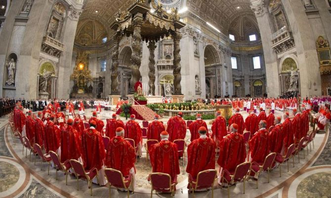 San Pietro Messa per il Conclave
