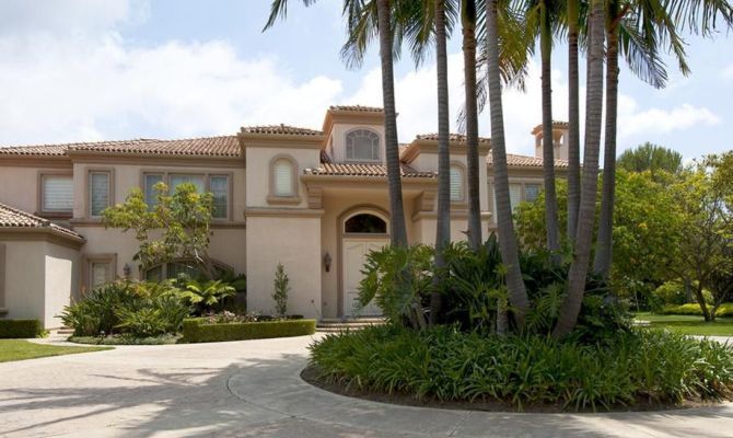 <span style="font-family: verdana, arial, sans-serif; font-size: 12px; font-style: normal; font-variant-ligatures: normal; font-variant-caps: normal; font-weight: 400;">villa di Anastasia a Beverly Hills</span>