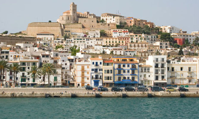 Veduta di Ibiza dal mare