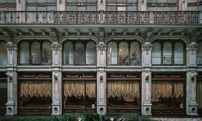 Torino, esterno della caffetteria