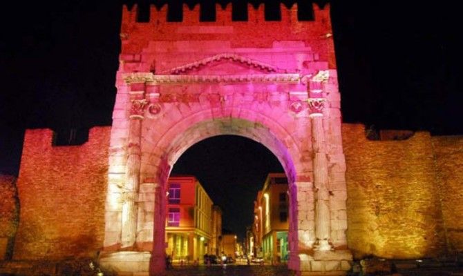 mura illuminate notte rosa