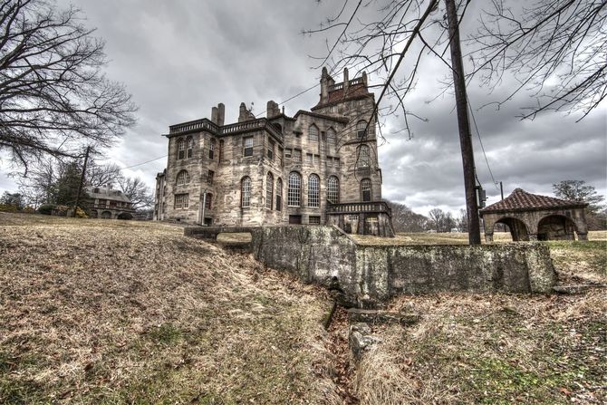 Fonthill Castle