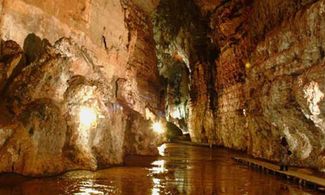 Onferno, escursione romantica nelle grotte di Dante