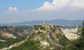 Civita di Bagnoregio, due cuori e una città che muore