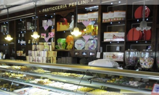 Pasticeera Perlini di Verona vetrina