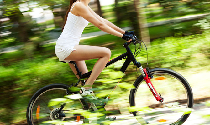 Ragazza in bicicletta