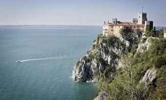 In Friuli, il Castello di Duino a picco sul mare 