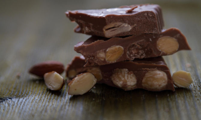 Dolci Natalizi Calabresi 5 Il Torrone.Calabria Il Torrone Natalizio A Manto Di Monaco