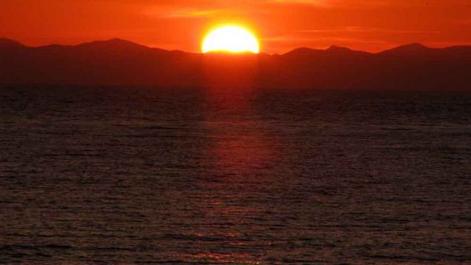 Isola d&amp;#39;Elba tramonto dietro Capranica