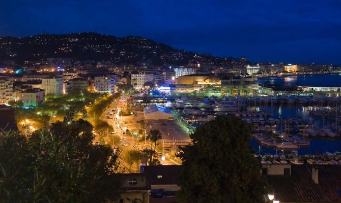 Costa Azzurra: Cannes panorama notturno sul mare