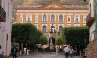 San Leucio tra seta e splendore