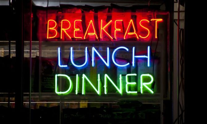 Insegne a neon di un ristorante a New York