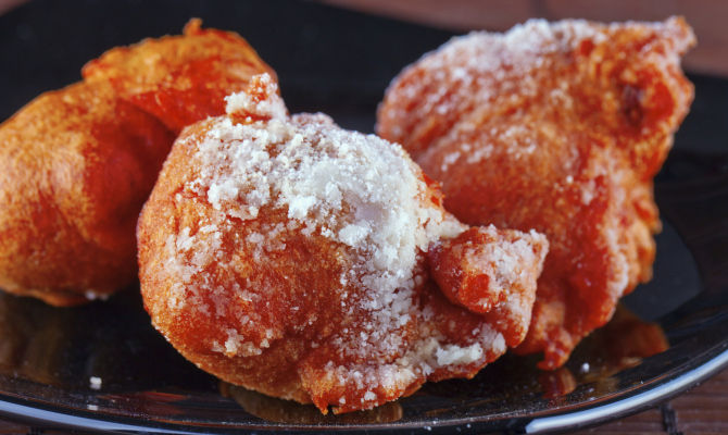 dolce tipico carnevale milanese, pasta fritta<br>