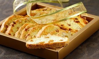 biscotti mandorle dono fiocco regalo 