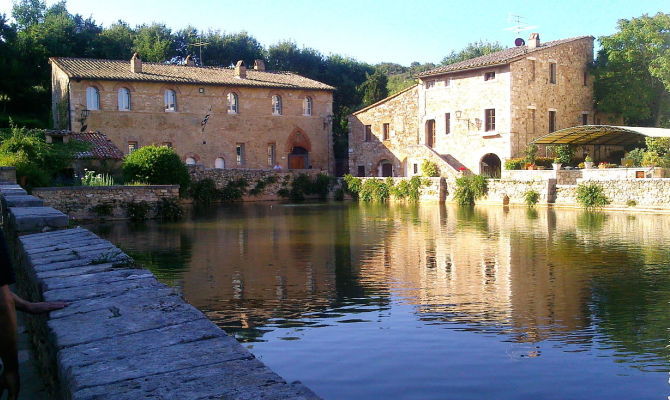 Toscana,bagni vignoni,vasca termale,terme<br>