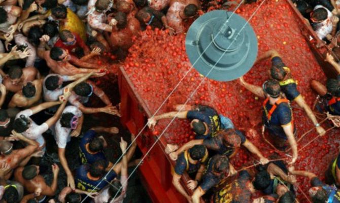 BuÃ±ol in festa con la tomatina