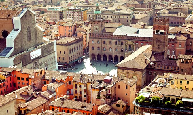 Piazza Maggiore vista dalla Torre degli Asinelli | Foto: Alexander Tolstykh <br />