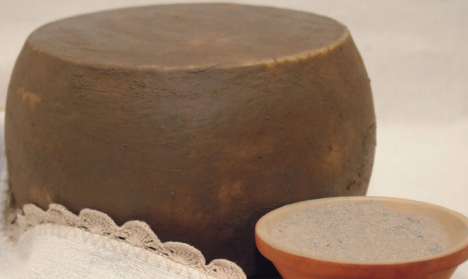 formaggio argilla sardegna forma vaso polvere crosta