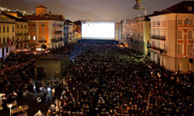 Proiezione serale in Piazza Grande