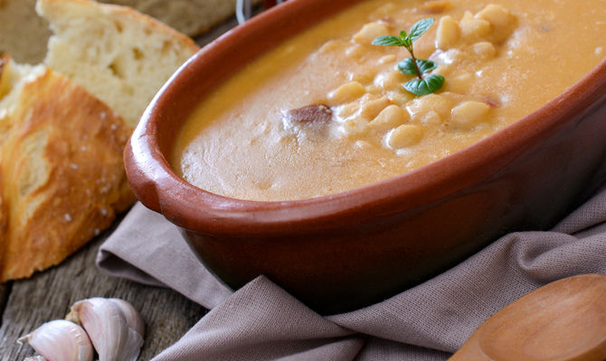 minestra con fagioli e salsiccia