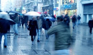 Turisti sotto la pioggia, ma per poco