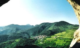 Passeggiata sotto lo stelle nel Parco della Gola della Rossa e di Frasassi