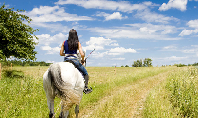 Ragazza a cavallo