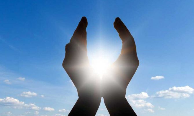 Luce del sole tra le mani