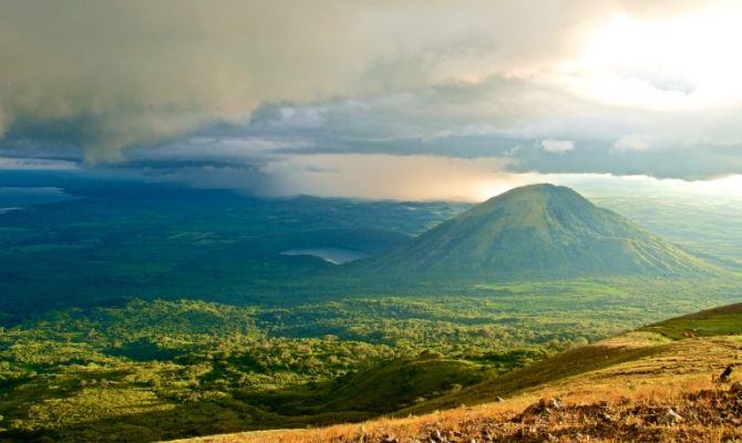 Panorama con vulcano
