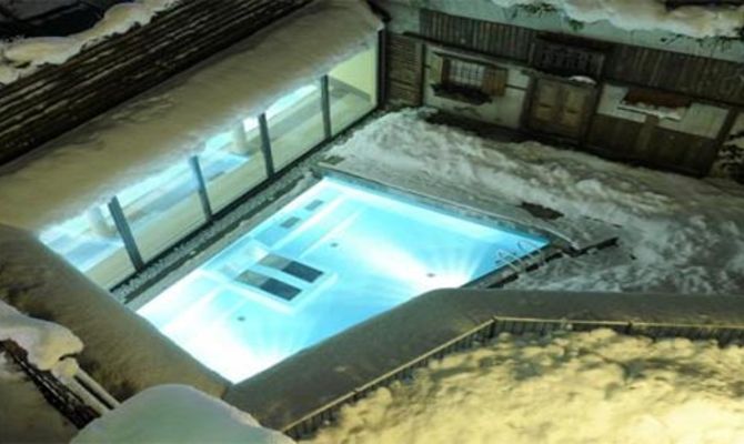 Piscina esterna AlpHoliday Dolomiti in Val di Sole