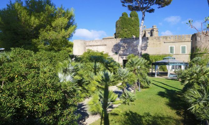 Veduta del Castello con il giardino