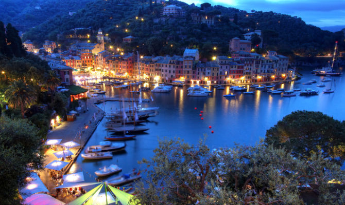 Veduta notturna di Portofino