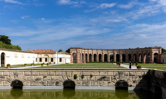 Palazzo Te, Mantova | Foto: Vladimir Korostyshevskiy / Shutterstock.com