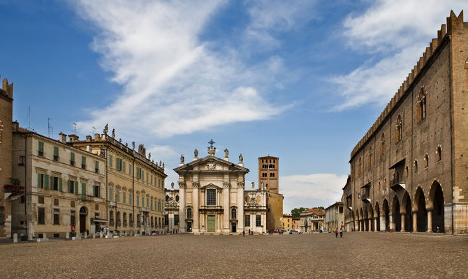 Vista del Duomo di Mantova | Foto: Olgysha