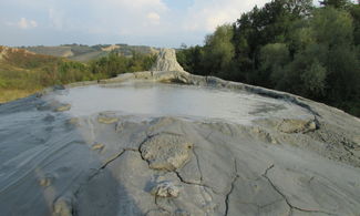 Emilia Romagna,  vulcani  di fango dal fascino lunare