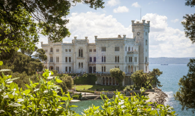 Trieste, il meraviglioso Castello e il parco di Miramare