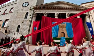 Assisi, meraviglie medievali con il Calendimaggio