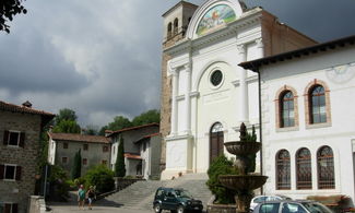 Poffabro, Friuli romantico di pietra e legno