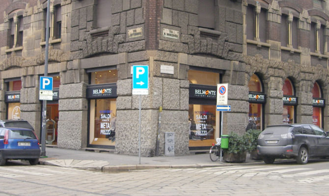 div Belmonte Factory Outlet Milano si mette la camicia div