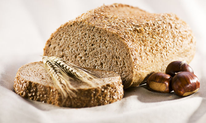 pane castagne spiga grano scuro integrale fetta