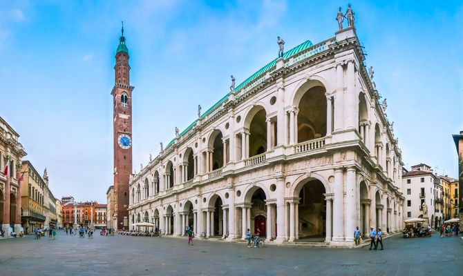 Basilica Palladiana (Palazzo della Ragione) in Piazza Dei Signori a Vicenza | Foto: canadastock