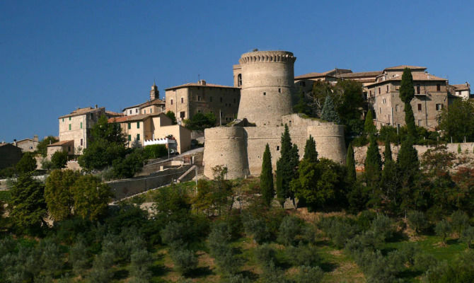gualdo cattaneo umbria castello borgo medievale fortezza